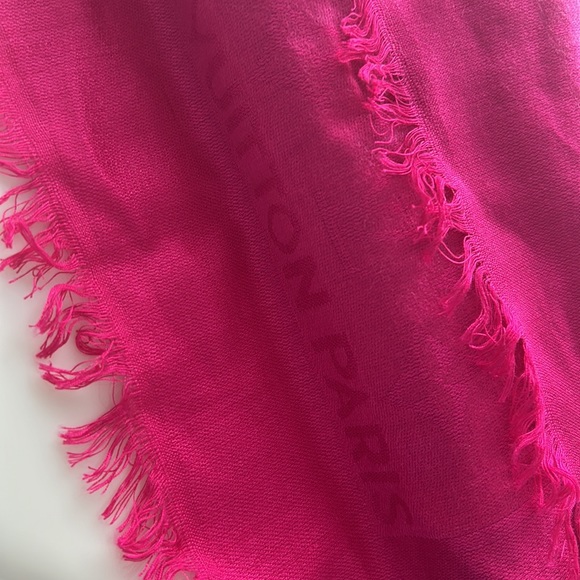 LOUIS VUITTON pink wool/silk wrap/scarf - Picture 8 of 12